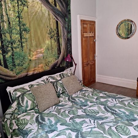 Todmorden Bed & Breakfast - The Toothless Mog Walsden Εξωτερικό φωτογραφία