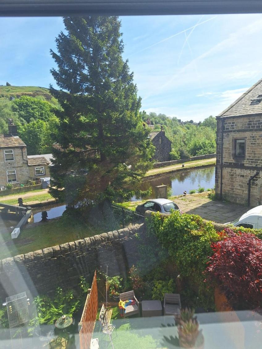 Todmorden Bed & Breakfast - The Toothless Mog Walsden Εξωτερικό φωτογραφία
