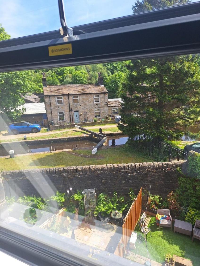 Todmorden Bed & Breakfast - The Toothless Mog Walsden Εξωτερικό φωτογραφία