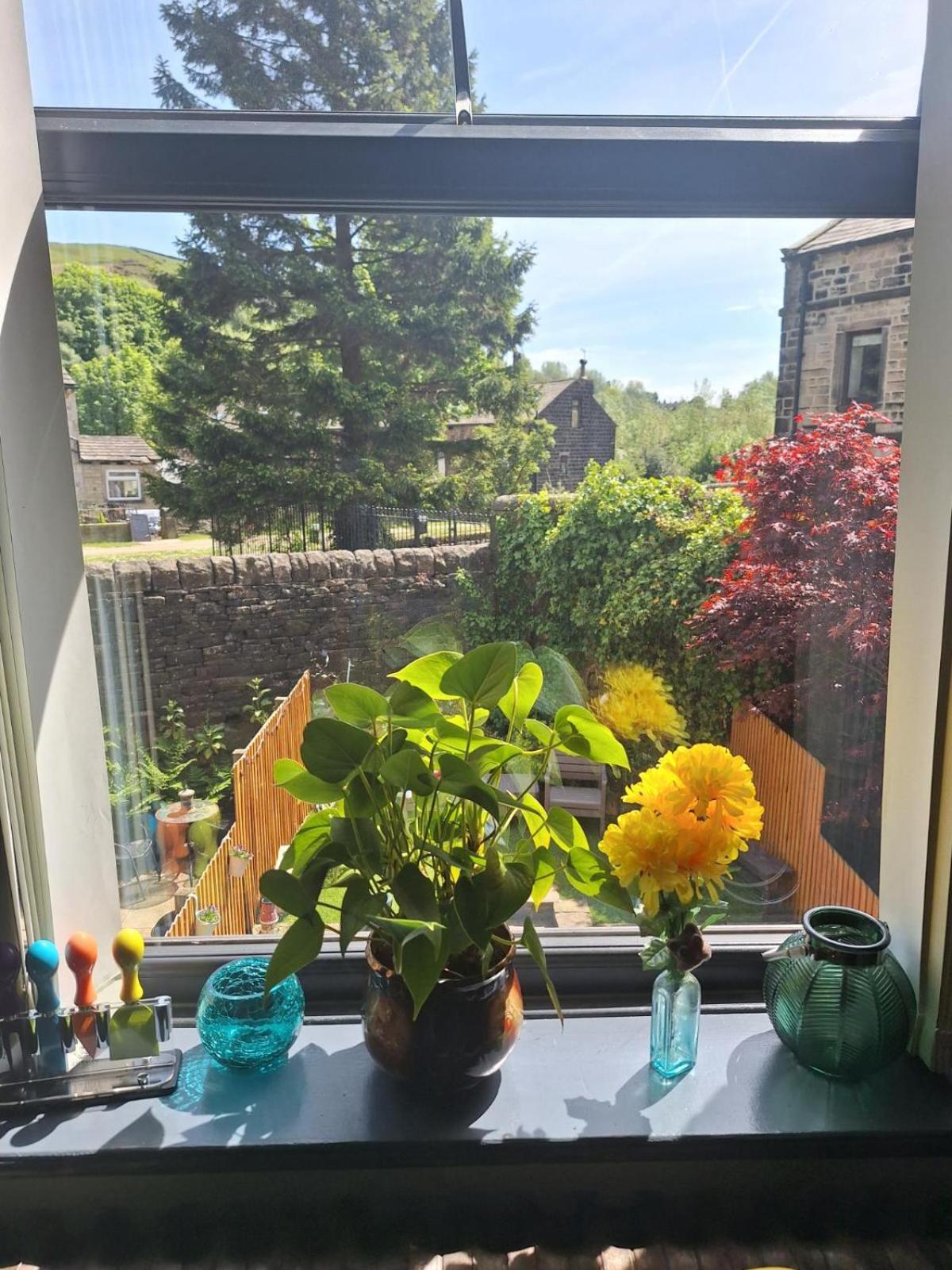Todmorden Bed & Breakfast - The Toothless Mog Walsden Εξωτερικό φωτογραφία