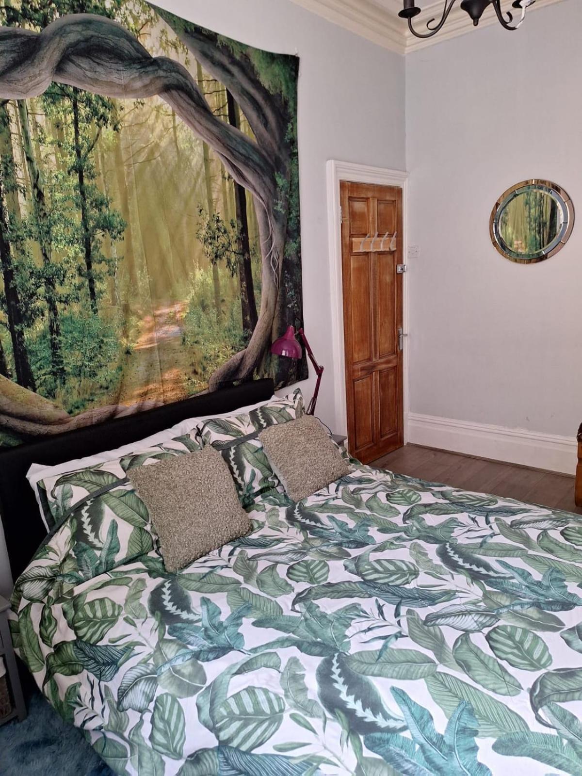 Todmorden Bed & Breakfast - The Toothless Mog Walsden Εξωτερικό φωτογραφία
