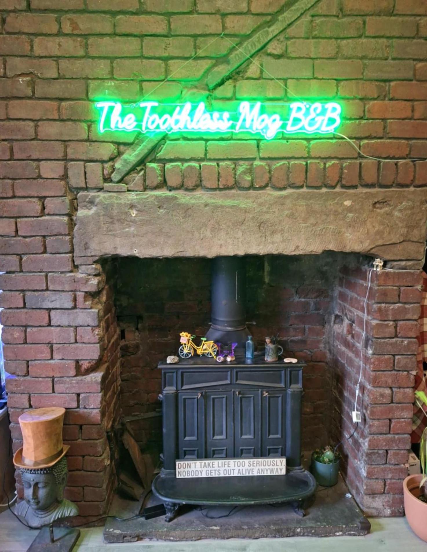 Todmorden Bed & Breakfast - The Toothless Mog Walsden Εξωτερικό φωτογραφία